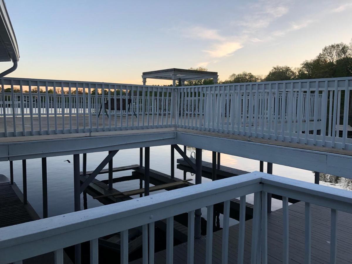 Alexander'S Landing Aparthotel Monticello Bagian luar foto